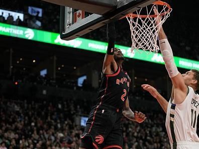 TORONTO, CANADA - NOVEMBER 15: Jalen McDaniels #2 of the Toronto Raptors dunks the ball against the Milwaukee Bucks on November 15, 2023 at the Scotiabank Arena in Toronto, Ontario, Canada.  NOTE TO USER: User expressly acknowledges and agrees that, by downloading and or using this Photograph, user is consenting to the terms and conditions of the Getty Images License Agreement.  Mandatory Copyright Notice: Copyright 2023 NBAE (Photo by Jordan Jones/NBAE via Getty Images)