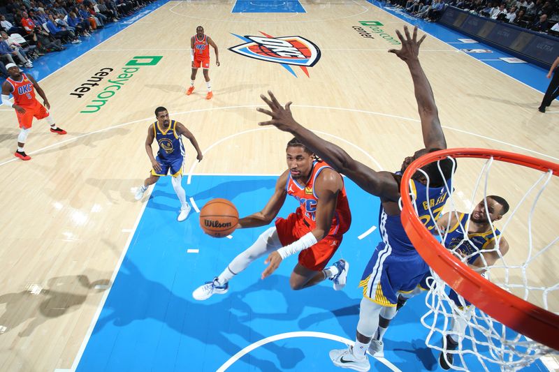 OKLAHOMA CITY, OK - NOVEMBER 10: Aaron Wiggins #21 of the Oklahoma City Thunder drives to the basket during the game against the Golden State Warriors on November 10, 2024 at Paycom Center in Oklahoma City, Oklahoma. NOTE TO USER: User expressly acknowledges and agrees that, by downloading and or using this photograph, User is consenting to the terms and conditions of the Getty Images License Agreement. Mandatory Copyright Notice: Copyright 2024 NBAE (Photo by Nathaniel S. Butler/NBAE via Getty Images)