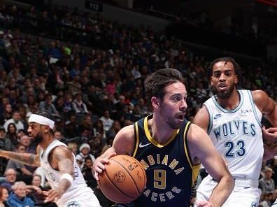 MINNEAPOLIS, MN -  DECEMBER 16: T.J. McConnell #9 of the Indiana Pacers handles the ball during the game against the Minnesota Timberwolves on December 16 , 2023 at Target Center in Minneapolis, Minnesota. NOTE TO USER: User expressly acknowledges and agrees that, by downloading and or using this Photograph, user is consenting to the terms and conditions of the Getty Images License Agreement. Mandatory Copyright Notice: Copyright 2023 NBAE (Photo by David Sherman/NBAE via Getty Images)