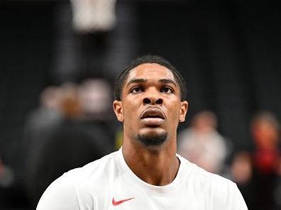 PORTLAND, OREGON - NOVEMBER 22: Scoot Henderson #00 of the Portland Trail Blazers warms up before the game against the Utah Jazz at Moda Center on November 22, 2023 in Portland, Oregon. NOTE TO USER: User expressly acknowledges and agrees that, by downloading and or using this Photograph, user is consenting to the terms and conditions of the Getty Images License Agreement. (Photo by Alika Jenner/Getty Images)