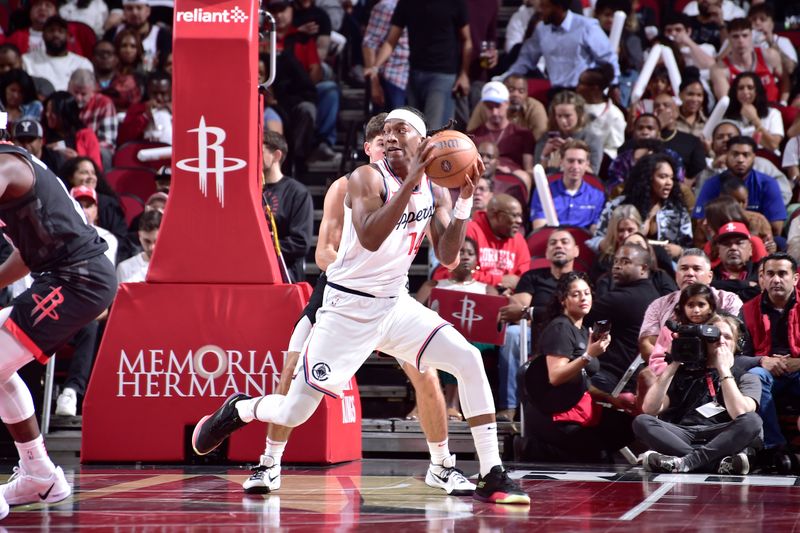 HOUSTON, TX - NOVEMBER 15: Terance Mann #14 of the LA Clippers looks to pass the ball during the game against the Houston Rockets during the Emirates NBA Cup game on November 15, 2024 at the Toyota Center in Houston, Texas. NOTE TO USER: User expressly acknowledges and agrees that, by downloading and or using this photograph, User is consenting to the terms and conditions of the Getty Images License Agreement. Mandatory Copyright Notice: Copyright 2024 NBAE (Photo by Logan Riely/NBAE via Getty Images)