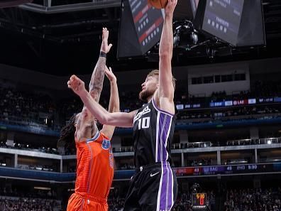 SACRAMENTO, CA - DECEMBER 14: Domantas Sabonis #10 of the Sacramento Kings shoots the ball during the game against the Oklahoma City Thunder on December 14, 2023 at Golden 1 Center in Sacramento, California. NOTE TO USER: User expressly acknowledges and agrees that, by downloading and or using this Photograph, user is consenting to the terms and conditions of the Getty Images License Agreement. Mandatory Copyright Notice: Copyright 2023 NBAE (Photo by Rocky Widner/NBAE via Getty Images)