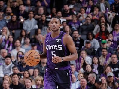 Kings' Quest Falls Short as Suns Shine Bright in Phoenix Showdown