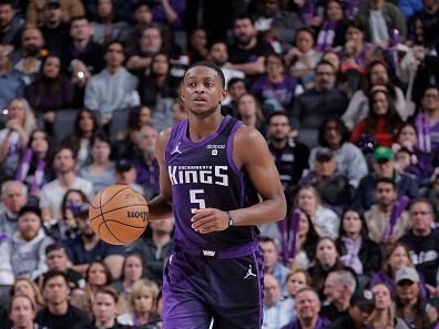 SACRAMENTO, CA - DECEMBER 23: De'Aaron Fox #5 of the Sacramento Kings brings the ball up court against the Minnesota Timberwolves on December 23, 2023 at Golden 1 Center in Sacramento, California. NOTE TO USER: User expressly acknowledges and agrees that, by downloading and or using this Photograph, user is consenting to the terms and conditions of the Getty Images License Agreement. Mandatory Copyright Notice: Copyright 2023 NBAE (Photo by Rocky Widner/NBAE via Getty Images)