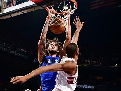 PHOENIX, AZ - DECEMBER 25: Dereck Lively II #2 of the Dallas Mavericks dunks the ball over Kevin Durant #35 of the Phoenix Suns during the game on December 25, 2023 at Footprint Center in Phoenix, Arizona. NOTE TO USER: User expressly acknowledges and agrees that, by downloading and or using this photograph, user is consenting to the terms and conditions of the Getty Images License Agreement. Mandatory Copyright Notice: Copyright 2023 NBAE (Photo by Barry Gossage/NBAE via Getty Images)