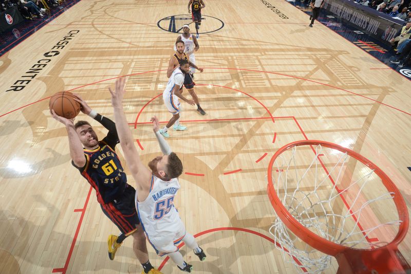 SAN FRANCISCO, CA - NOVEMBER 27: Pat Spencer #61 of the Golden State Warriors drives to the basket during the game against the Oklahoma City Thunder on November 27, 2024 at Chase Center in San Francisco, California. NOTE TO USER: User expressly acknowledges and agrees that, by downloading and or using this photograph, user is consenting to the terms and conditions of Getty Images License Agreement. Mandatory Copyright Notice: Copyright 2024 NBAE (Photo by Noah Graham/NBAE via Getty Images)