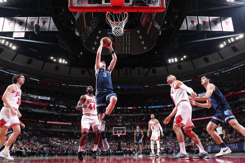 CHICAGO, IL - OCTOBER 12: Jake LaRavia #3 of the Memphis Grizzlies dunks the ball during the game against the Chicago Bulls during a NBA preseason game on October 12, 2024 at United Center in Chicago, Illinois. NOTE TO USER: User expressly acknowledges and agrees that, by downloading and or using this photograph, User is consenting to the terms and conditions of the Getty Images License Agreement. Mandatory Copyright Notice: Copyright 2024 NBAE (Photo by Jeff Haynes/NBAE via Getty Images)