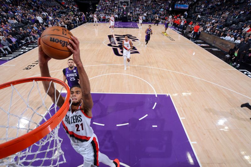 SACRAMENTO, CA - OCTOBER 28: Rayan Rupert #21 of the Portland Trail Blazers dunks the ball during the game against the Sacramento Kings on October 28, 2024 at Golden 1 Center in Sacramento, California. NOTE TO USER: User expressly acknowledges and agrees that, by downloading and or using this Photograph, user is consenting to the terms and conditions of the Getty Images License Agreement. Mandatory Copyright Notice: Copyright 2024 NBAE (Photo by Rocky Widner/NBAE via Getty Images)