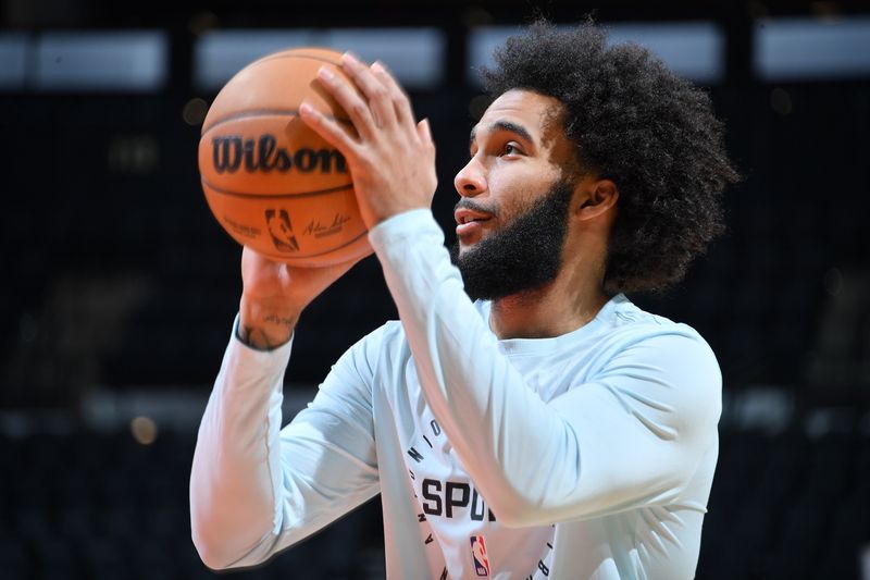 SAN ANTONIO, TX - NOVEMBER 27: Julian Champagnie #30 of the San Antonio Spurs warms up before the game against the Los Angeles Lakers on November 27, 2024 at the Frost Bank Center in San Antonio, Texas. NOTE TO USER: User expressly acknowledges and agrees that, by downloading and or using this photograph, user is consenting to the terms and conditions of the Getty Images License Agreement. Mandatory Copyright Notice: Copyright 2024 NBAE (Photos by Michael Gonzales/NBAE via Getty Images)