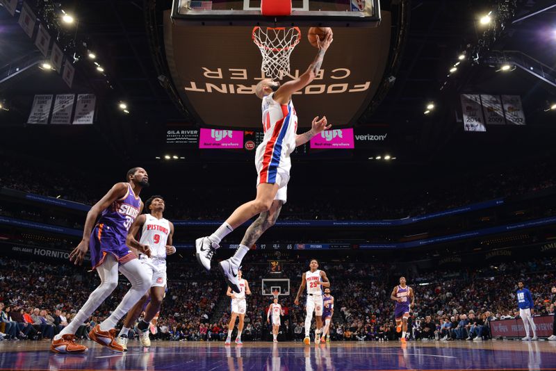 PHOENIX, AZ - FEBRUARY 14:  Evan Fournier #31 of the Detroit Pistons drives to the basket during the game against the Phoenix Suns on February 14, 2024 at Footprint Center in Phoenix, Arizona. NOTE TO USER: User expressly acknowledges and agrees that, by downloading and or using this photograph, user is consenting to the terms and conditions of the Getty Images License Agreement. Mandatory Copyright Notice: Copyright 2024 NBAE (Photo by Barry Gossage/NBAE via Getty Images)