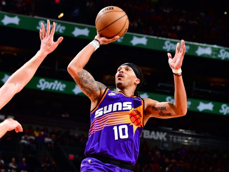 PHOENIX, AZ - APRIL 9: Damion Lee #10 of the Phoenix Suns shoots the ball during the game against the LA Clippers on April 9, 2023 at Footprint Center in Phoenix, Arizona. NOTE TO USER: User expressly acknowledges and agrees that, by downloading and or using this photograph, user is consenting to the terms and conditions of the Getty Images License Agreement. Mandatory Copyright Notice: Copyright 2023 NBAE (Photo by Barry Gossage/NBAE via Getty Images)