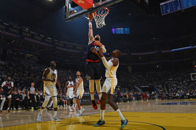 SAN FRANCISCO, CA - OCTOBER 27: Ivica Zubac #40 of the LA Clippers drives to the basket during the game against the Golden State Warriors on October 27, 2024 at Chase Center in San Francisco, California. NOTE TO USER: User expressly acknowledges and agrees that, by downloading and or using this photograph, user is consenting to the terms and conditions of Getty Images License Agreement. Mandatory Copyright Notice: Copyright 2024 NBAE (Photo by Noah Graham/NBAE via Getty Images)