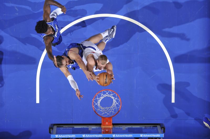 ORLANDO, FL - MARCH 29: Mason Plumlee #44 of the LA Clippers drives to the basket during the game against the Orlando Magic on March 29, 2024 at the Kia Center in Orlando, Florida. NOTE TO USER: User expressly acknowledges and agrees that, by downloading and or using this photograph, User is consenting to the terms and conditions of the Getty Images License Agreement. Mandatory Copyright Notice: Copyright 2024 NBAE (Photo by Fernando Medina/NBAE via Getty Images)