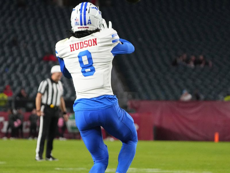 Oct 20, 2023; Philadelphia, Pennsylvania, USA; SMU Mustangs wide receiver Jordan Hudson (8) makes a catch against the Temple Owls during the second half at Lincoln Financial Field. Mandatory Credit: Gregory Fisher-USA TODAY Sports