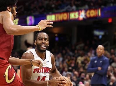 CLEVELAND, OH - NOVEMBER 17: Alec Burks #14 of the Detroit Pistons drives to the basket during the game against the Cleveland Cavaliers during the In-Season Tournament on November 17, 2023 at Rocket Mortgage FieldHouse in Cleveland, Ohio. NOTE TO USER: User expressly acknowledges and agrees that, by downloading and/or using this Photograph, user is consenting to the terms and conditions of the Getty Images License Agreement. Mandatory Copyright Notice: Copyright 2023 NBAE (Photo by Lauren Leigh Bacho/NBAE via Getty Images)