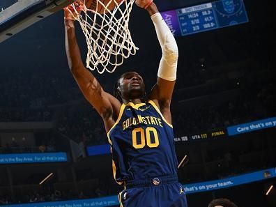 SAN FRANCISCO, CA - DECEMBER 30: Jonathan Kuminga #00 of the Golden State Warriors dunks the ball during the game against the Dallas Mavericks on December 30, 2023 at Chase Center in San Francisco, California. NOTE TO USER: User expressly acknowledges and agrees that, by downloading and or using this photograph, user is consenting to the terms and conditions of Getty Images License Agreement. Mandatory Copyright Notice: Copyright 2023 NBAE (Photo by Noah Graham/NBAE via Getty Images)