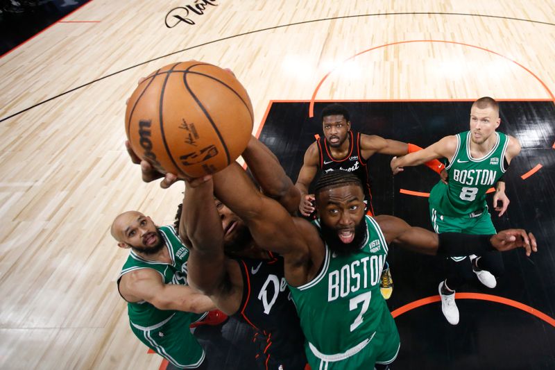 DETROIT, MI - MARCH 22: James Wiseman #13 of the Detroit Pistons and Jaylen Brown #7 of the Boston Celtics grabs a rebound during the game on March 22, 2024 at Little Caesars Arena in Detroit, Michigan. NOTE TO USER: User expressly acknowledges and agrees that, by downloading and/or using this photograph, User is consenting to the terms and conditions of the Getty Images License Agreement. Mandatory Copyright Notice: Copyright 2024 NBAE (Photo by Brian Sevald/NBAE via Getty Images)