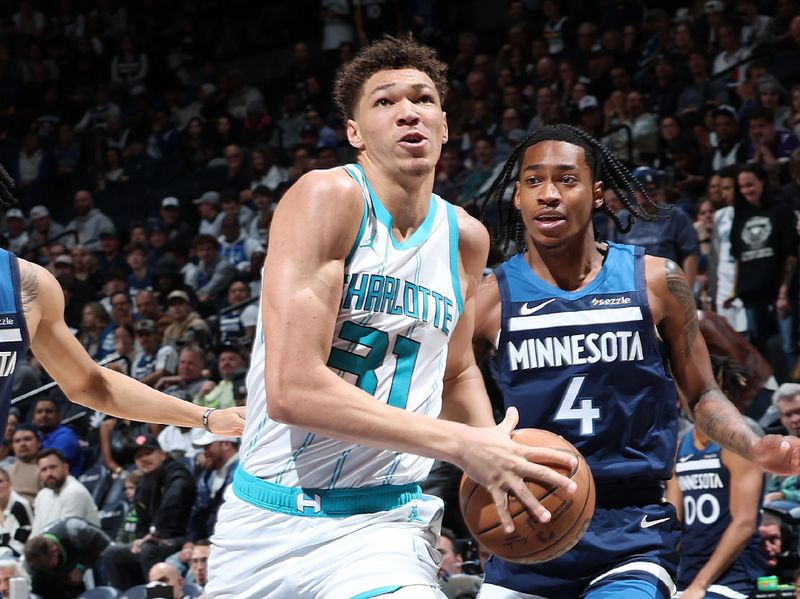 MINNEAPOLIS, MN -  NOVEMBER 4: Tidjane Salaun #31 of the Charlotte Hornets drives to the basket during the game against the Minnesota Timberwolves on November 4, 2024 at Target Center in Minneapolis, Minnesota. NOTE TO USER: User expressly acknowledges and agrees that, by downloading and or using this Photograph, user is consenting to the terms and conditions of the Getty Images License Agreement. Mandatory Copyright Notice: Copyright 2024 NBAE (Photo by David Sherman/NBAE via Getty Images)