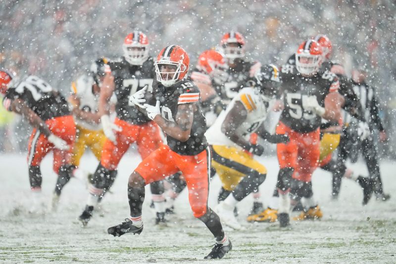 Cleveland Browns wide receiver Cedric Tillman (19) carries in the second half of an NFL football game against the Pittsburgh Steelers, Thursday, Nov. 21, 2024, in Cleveland. (AP Photo/Sue Ogrocki)