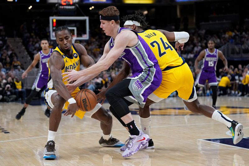 INDIANAPOLIS, INDIANA - FEBRUARY 03: Aaron Nesmith #23 of the Indiana Pacers knocks the ball away from Kevin Huerter #9 of the Sacramento Kings in the first quarter of the game at Gainbridge Fieldhouse on February 03, 2023 in Indianapolis, Indiana. NOTE TO USER: User expressly acknowledges and agrees that, by downloading and or using this photograph, User is consenting to the terms and conditions of the Getty Images License Agreement. (Photo by Dylan Buell/Getty Images)