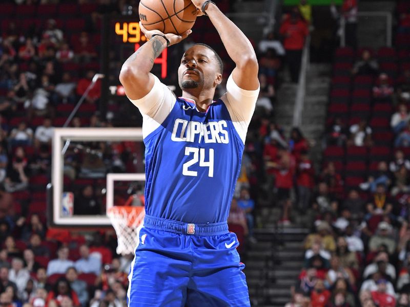 HOUSTON, TX - MARCH 6: Norman Powell #24 of the LA Clippers three point basket during the game against the Houston Rockets on March 6, 2024 at the Toyota Center in Houston, Texas. NOTE TO USER: User expressly acknowledges and agrees that, by downloading and or using this photograph, User is consenting to the terms and conditions of the Getty Images License Agreement. Mandatory Copyright Notice: Copyright 2024 NBAE (Photo by Logan Riely/NBAE via Getty Images)