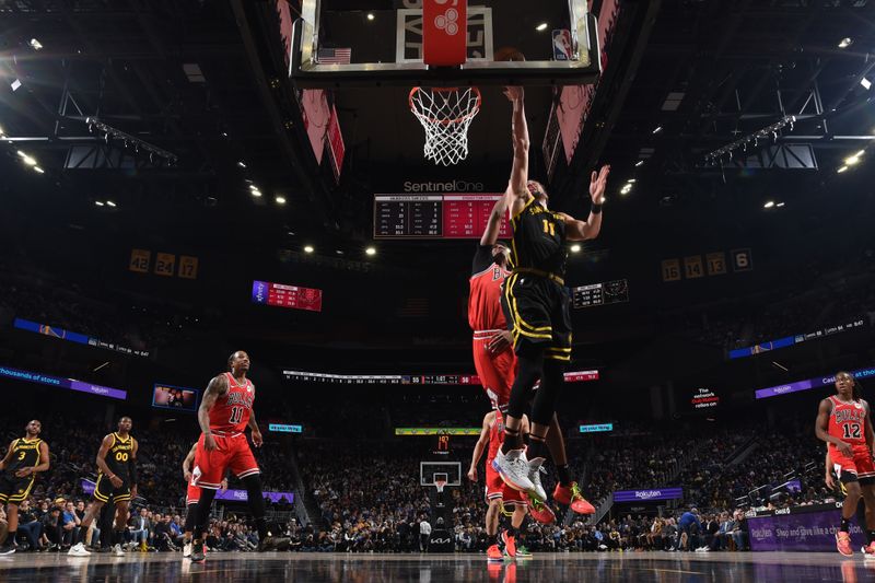 SAN FRANCISCO, CA - MARCH 7: Klay Thompson #11 of the Golden State Warriors drives to the basket during the game against the Chicago Bulls on March 7, 2024 at Chase Center in San Francisco, California. NOTE TO USER: User expressly acknowledges and agrees that, by downloading and or using this photograph, user is consenting to the terms and conditions of Getty Images License Agreement. Mandatory Copyright Notice: Copyright 2024 NBAE (Photo by Noah Graham/NBAE via Getty Images)