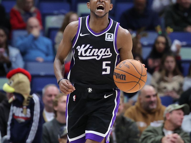 NEW ORLEANS, LOUISIANA - DECEMBER 12: De'Aaron Fox #5 of the Sacramento Kings drives with the ball against the New Orleans Pelicans during a game at the Smoothie King Center on December 12, 2024 in New Orleans, Louisiana. NOTE TO USER: User expressly acknowledges and agrees that, by downloading and or using this Photograph, user is consenting to the terms and conditions of the Getty Images License Agreement. (Photo by Jonathan Bachman/Getty Images)