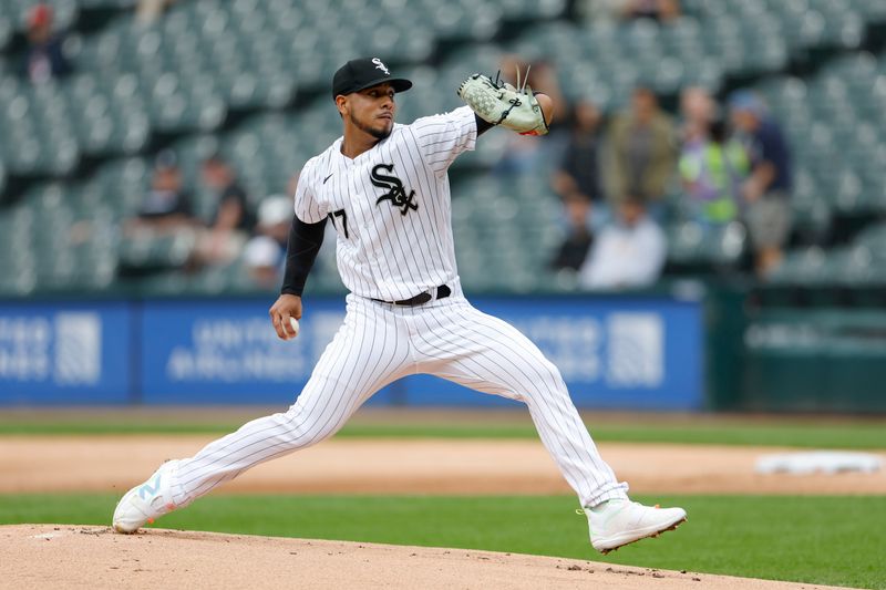 Sep 27, 2023; Chicago, Illinois, USA; Chicago White Sox starting pitcher Luis Patino (77) delivers a pitch against the Arizona Diamondbacks during the first inning at Guaranteed Rate Field. Mandatory Credit: Kamil Krzaczynski-USA TODAY Sports