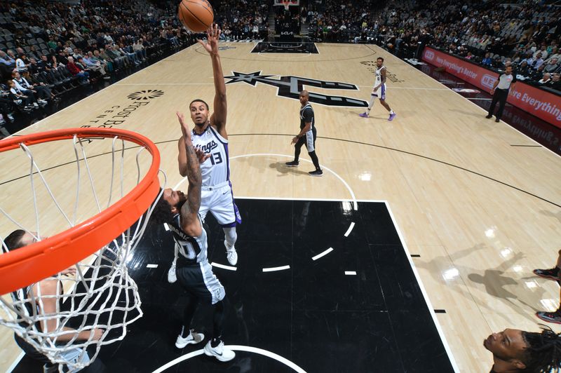 SAN ANTONIO, TX - DECEMBER 6: Keegan Murray #13 of the Sacramento Kings drives to the basket during the game against the San Antonio Spurs  on December 6, 2024 at the Frost Bank Center in San Antonio, Texas. NOTE TO USER: User expressly acknowledges and agrees that, by downloading and or using this photograph, user is consenting to the terms and conditions of the Getty Images License Agreement. Mandatory Copyright Notice: Copyright 2024 NBAE (Photos by Michael Gonzales/NBAE via Getty Images)