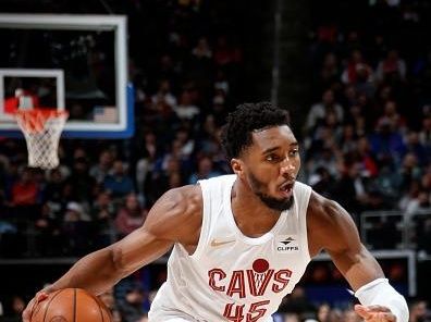 DETROIT, MI - DECEMBER 2: Donovan Mitchell #45 of the Cleveland Cavaliers handles the ball during the game against the Detroit Pistons on December 2, 2023 at Little Caesars Arena in Detroit, Michigan. NOTE TO USER: User expressly acknowledges and agrees that, by downloading and/or using this photograph, User is consenting to the terms and conditions of the Getty Images License Agreement. Mandatory Copyright Notice: Copyright 2023 NBAE (Photo by Brian Sevald/NBAE via Getty Images)