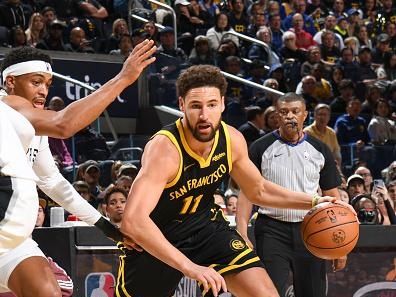 SAN FRANCISCO, CA - NOVEMBER 24:  Klay Thompson #11 of the Golden State Warriors goes to the basket during the game  during the in-Season Tournament on November 24, 2023 at Chase Center in San Francisco, California. NOTE TO USER: User expressly acknowledges and agrees that, by downloading and or using this photograph, user is consenting to the terms and conditions of Getty Images License Agreement. Mandatory Copyright Notice: Copyright 2023 NBAE (Photo by Noah Graham/NBAE via Getty Images)