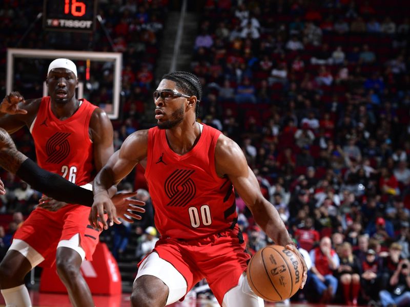 HOUSTON, TX - JANUARY 24: Scoot Henderson #00 of the Portland Trail Blazers handles the ball during the game against the Houston Rockets on January 24, 2024 at the Toyota Center in Houston, Texas. NOTE TO USER: User expressly acknowledges and agrees that, by downloading and or using this photograph, User is consenting to the terms and conditions of the Getty Images License Agreement. Mandatory Copyright Notice: Copyright 2024 NBAE (Photo by Logan Riely/NBAE via Getty Images)