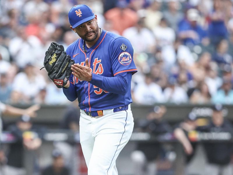 Jun 26, 2024; New York City, New York, USA;  New York Mets starting pitcher Sean Manaea (59) applauds after an inning ending double play in the first inning against the New York Yankees at Citi Field. Mandatory Credit: Wendell Cruz-USA TODAY Sports