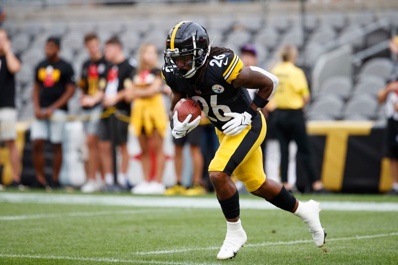 Pittsburgh Steelers running back Anthony McFarland Jr. (26) returns a kick during warmups before a preseason NFL football game, Saturday, Aug. 13, 2022, in Pittsburgh, PA. (AP Photo/Matt Durisko)