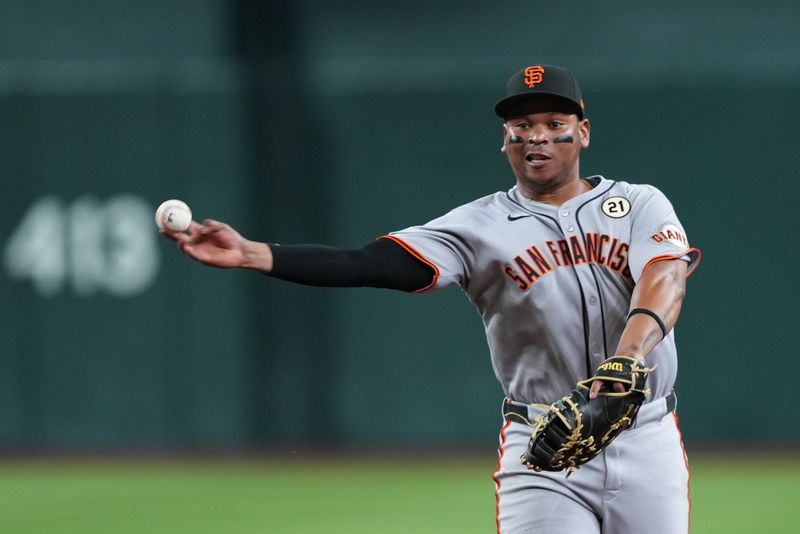 Diamondbacks' Sixth-Inning Explosion Overwhelms Giants at Chase Field
