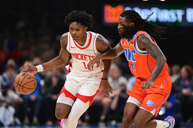 OKLAHOMA CITY, OKLAHOMA - NOVEMBER 8: Amen Thompson #1 of the Houston Rockets attempts to dribble the ball past Cason Wallace #22 of the Oklahoma City Thunder during the first half at Paycom Center on November 8, 2024 in Oklahoma City, Oklahoma. NOTE TO USER: User expressly acknowledges and agrees that, by downloading and or using this photograph, User is consenting to the terms and conditions of the Getty Images License Agreement. (Photo by Joshua Gateley/Getty Images)