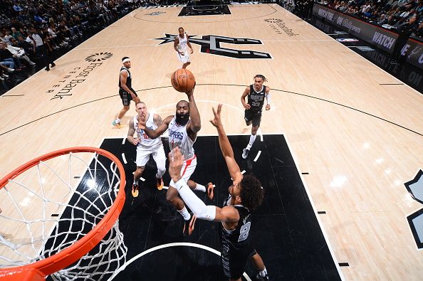 SAN ANTONIO, TX - NOVEMBER 22: James Harden #1 of the LA Clippers drives to the basket during the game against the San Antonio Spurs on November 22, 2023 at the Frost Bank Center in San Antonio, Texas. NOTE TO USER: User expressly acknowledges and agrees that, by downloading and or using this photograph, user is consenting to the terms and conditions of the Getty Images License Agreement. Mandatory Copyright Notice: Copyright 2023 NBAE (Photos by Michael Gonzales/NBAE via Getty Images)