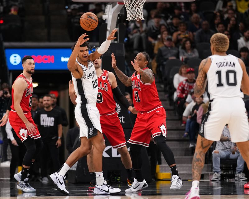 SAN ANTONIO, TX - JANUARY 13: Dominick Barlow #26 of the San Antonio Spurs passes the ball during the game against the Chicago Bulls on January 13, 2024 at the Frost Bank Center in San Antonio, Texas. NOTE TO USER: User expressly acknowledges and agrees that, by downloading and or using this photograph, user is consenting to the terms and conditions of the Getty Images License Agreement. Mandatory Copyright Notice: Copyright 2024 NBAE (Photos by Darren Carroll/NBAE via Getty Images)