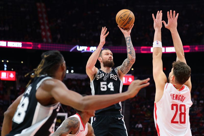 HOUSTON, TEXAS - OCTOBER 17: Sandro Mamukelashvili #54 of the San Antonio Spurs shoots against Alperen Sengun #28 of the Houston Rockets during the second half of a preseason game at Toyota Center on October 17, 2024 in Houston, Texas. NOTE TO USER: User expressly acknowledges and agrees that, by downloading and or using this photograph, User is consenting to the terms and conditions of the Getty Images License Agreement. (Photo by Alex Slitz/Getty Images)