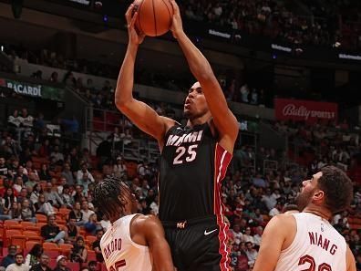 MIAMI, FL - DECEMBER 8: Orlando Robinson #25 of the Miami Heat drives to the basket during the game against the Cleveland Cavaliers on December 8, 2023 at Kaseya Center in Miami, Florida. NOTE TO USER: User expressly acknowledges and agrees that, by downloading and or using this Photograph, user is consenting to the terms and conditions of the Getty Images License Agreement. Mandatory Copyright Notice: Copyright 2023 NBAE (Photo by Issac Baldizon/NBAE via Getty Images)