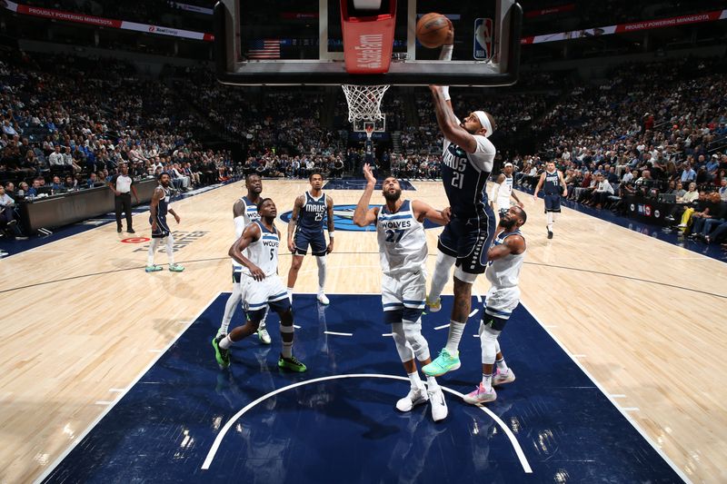 MINNEAPOLIS, MN -  OCTOBER 29: Daniel Gafford #21 of the Dallas Mavericks dunks the ball during the game against the Minnesota Timberwolves on October 29, 2024 at Target Center in Minneapolis, Minnesota. NOTE TO USER: User expressly acknowledges and agrees that, by downloading and or using this Photograph, user is consenting to the terms and conditions of the Getty Images License Agreement. Mandatory Copyright Notice: Copyright 2024 NBAE (Photo by David Sherman/NBAE via Getty Images)