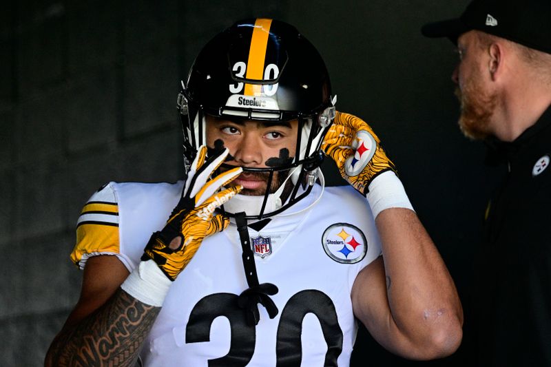 Pittsburgh Steelers running back Jaylen Warren waits before an NFL football game between the Pittsburgh Steelers and Philadelphia Eagles, Sunday, Oct. 30, 2022, in Philadelphia. (AP Photo/Derik Hamilton)