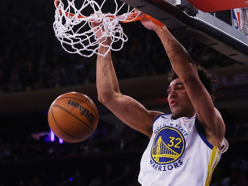 NEW YORK, NEW YORK - FEBRUARY 29: Trayce Jackson-Davis #32 of the Golden State Warriors dunks the ball against the New York Knicks at Madison Square Garden on February 29, 2024 in New York City. NOTE TO USER: User expressly acknowledges and agrees that, by downloading and or using this photograph, User is consenting to the terms and conditions of the Getty Images License Agreement.  (Photo by Mike Stobe/Getty Images)