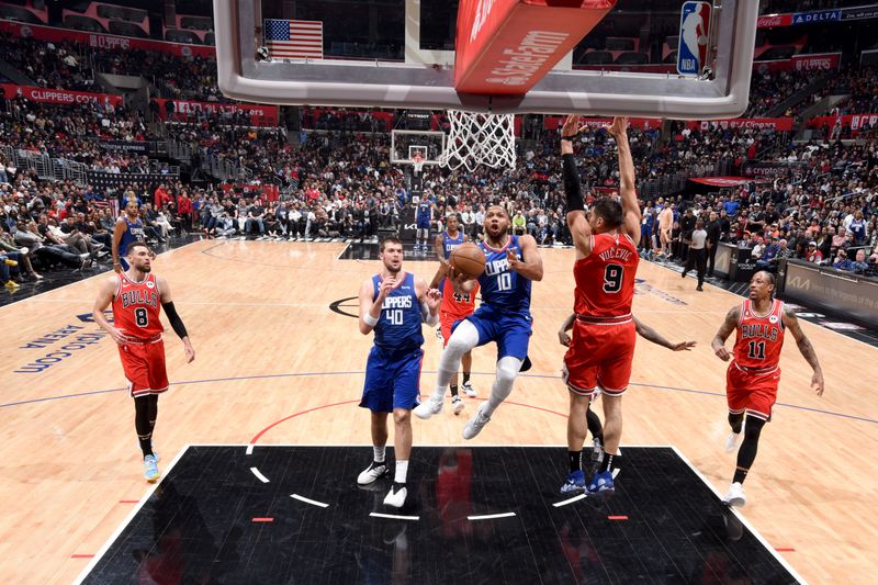 LOS ANGELES, CA - MARCH 27: Eric Gordon #10 of the LA Clippers drives to the basket during the game against the Chicago Bulls on March 27, 2023 at Crypto.Com Arena in Los Angeles, California. NOTE TO USER: User expressly acknowledges and agrees that, by downloading and/or using this Photograph, user is consenting to the terms and conditions of the Getty Images License Agreement. Mandatory Copyright Notice: Copyright 2023 NBAE (Photo by Adam Pantozzi/NBAE via Getty Images)