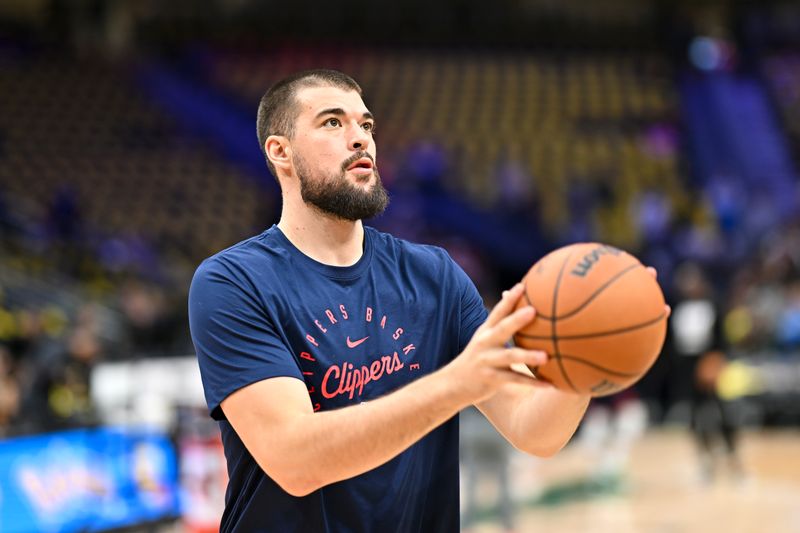 SEATTLE, WASHINGTON - OCTOBER 11: Ivica Zubac #40 of the LA Clippers warms up before the Rain City Showcase game against the Portland Trail Blazers at Climate Pledge Arena on October 11, 2024 in Seattle, Washington. NOTE TO USER: User expressly acknowledges and agrees that, by downloading and or using this photograph, User is consenting to the terms and conditions of the Getty Images License Agreement. (Photo by Alika Jenner/Getty Images)