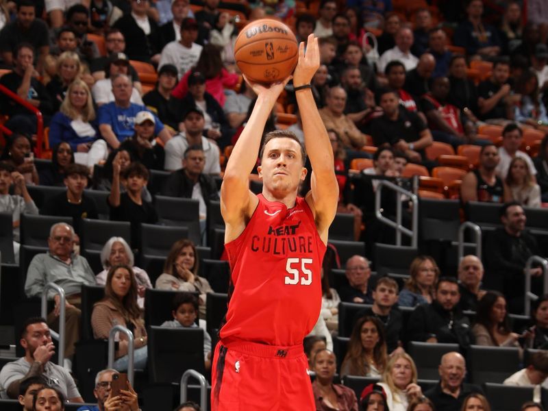 MIAMI, FL - DECEMBER 8: Duncan Robinson #55 of the Miami Heat shoots a three point basket during the game against the Cleveland Cavaliers on December 8, 2024 at Kaseya Center in Miami, Florida. NOTE TO USER: User expressly acknowledges and agrees that, by downloading and or using this Photograph, user is consenting to the terms and conditions of the Getty Images License Agreement. Mandatory Copyright Notice: Copyright 2024 NBAE (Photo by Issac Baldizon/NBAE via Getty Images)