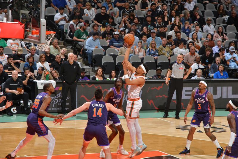 SAN ANTONIO, TX - MARCH 25: Keldon Johnson #3 of the San Antonio Spurs shoots the ball during the game against the Phoenix Suns on March 25, 2024 at the AT&T Center in San Antonio, Texas. NOTE TO USER: User expressly acknowledges and agrees that, by downloading and or using this photograph, user is consenting to the terms and conditions of the Getty Images License Agreement. Mandatory Copyright Notice: Copyright 2024 NBAE (Photos by Jesse D. Garrabrant/NBAE via Getty Images)