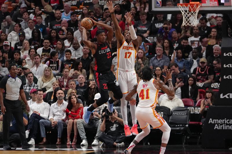 MIAMI, FL - JANUARY 19: Jimmy Butler #22 of the Miami Heat looks to pass the ball during the game against the Atlanta Hawks on January 19, 2024 at Kaseya Center in Miami, Florida. NOTE TO USER: User expressly acknowledges and agrees that, by downloading and or using this Photograph, user is consenting to the terms and conditions of the Getty Images License Agreement. Mandatory Copyright Notice: Copyright 2024 NBAE (Photo by Eric Espada/NBAE via Getty Images)