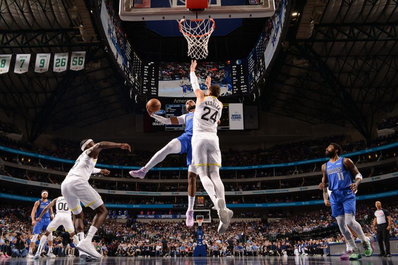 DALLAS, TX - OCTOBER 28: Daniel Gafford #21 of the Dallas Mavericks drives to the basket during the game against the Utah Jazz on October 28, 2024 at American Airlines Center in Dallas, Texas. NOTE TO USER: User expressly acknowledges and agrees that, by downloading and or using this photograph, User is consenting to the terms and conditions of the Getty Images License Agreement. Mandatory Copyright Notice: Copyright 2024 NBAE (Photo by Glenn James/NBAE via Getty Images)
