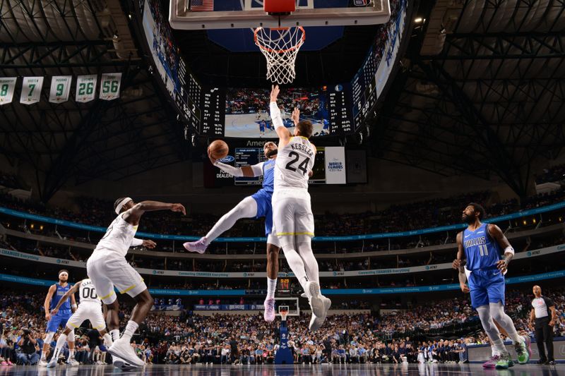 DALLAS, TX - OCTOBER 28: Daniel Gafford #21 of the Dallas Mavericks drives to the basket during the game against the Utah Jazz on October 28, 2024 at American Airlines Center in Dallas, Texas. NOTE TO USER: User expressly acknowledges and agrees that, by downloading and or using this photograph, User is consenting to the terms and conditions of the Getty Images License Agreement. Mandatory Copyright Notice: Copyright 2024 NBAE (Photo by Glenn James/NBAE via Getty Images)